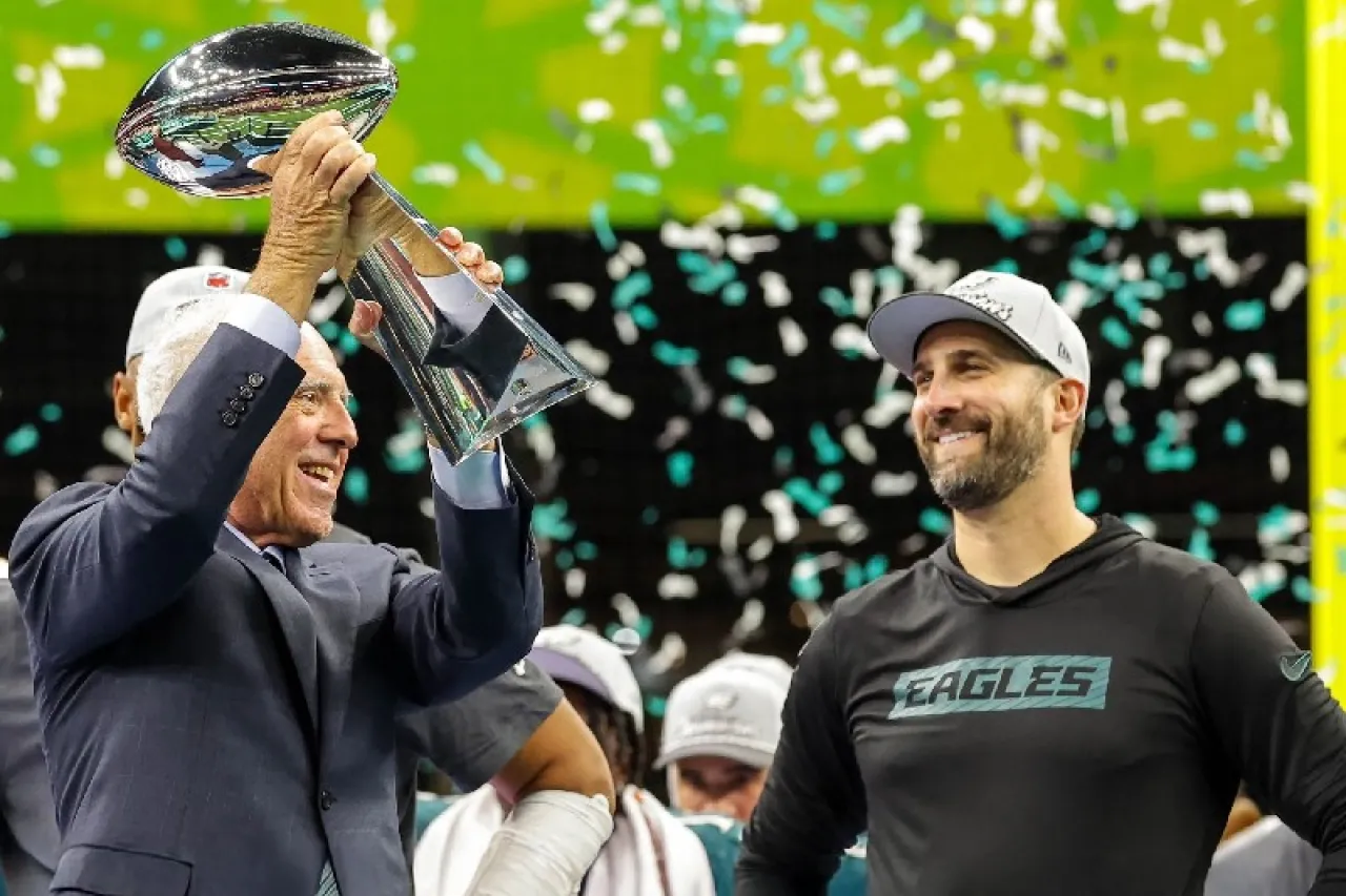 Extienden Eagles contrato de Nick Siriani