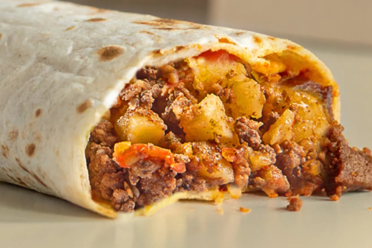 Conocida cadena juarense de burritos abre nuevo local cerca del aeropuerto de EP
