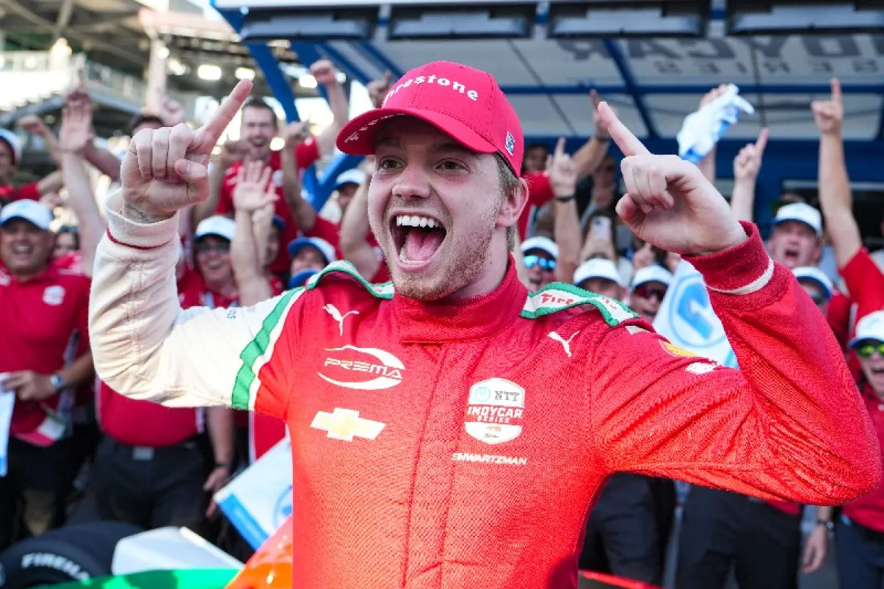 Histórico: Novato Robert Shwartzman se queda con la pole para la Indy 500
