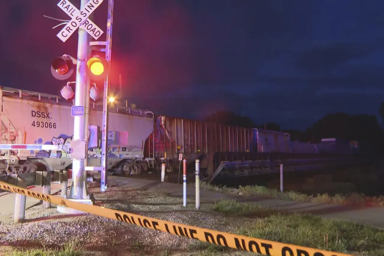 Dos muertos y al menos un desaparecido tras atropello de tren en Ohio