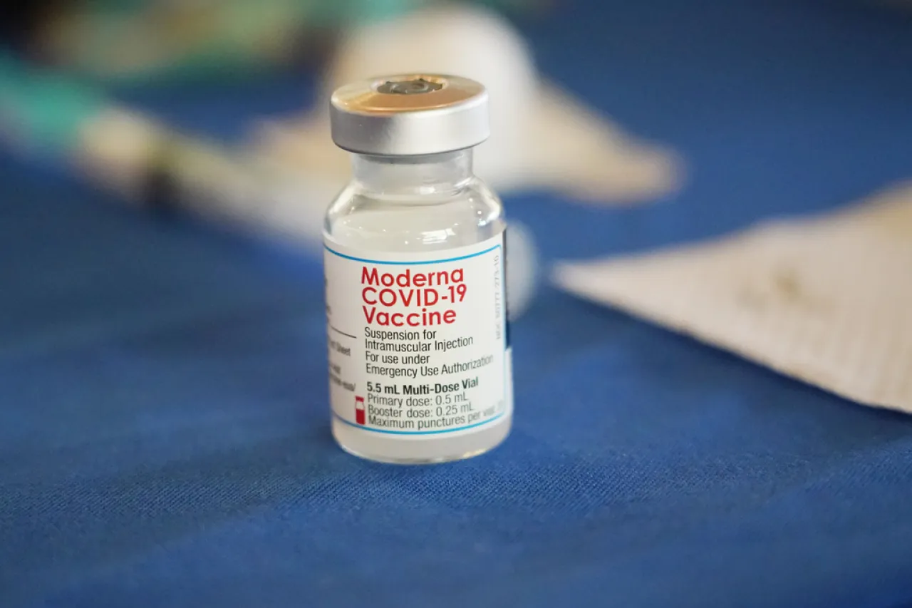 FDA debate si fórmula de vacuna contra covid deberá actualizarse