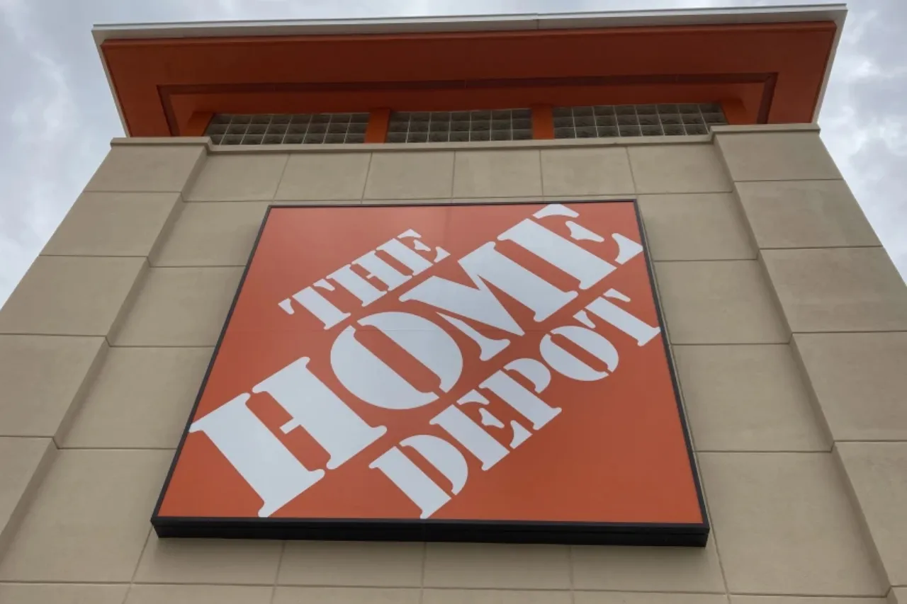 Home Depot dice que no espera aumentar los precios debido a los aranceles