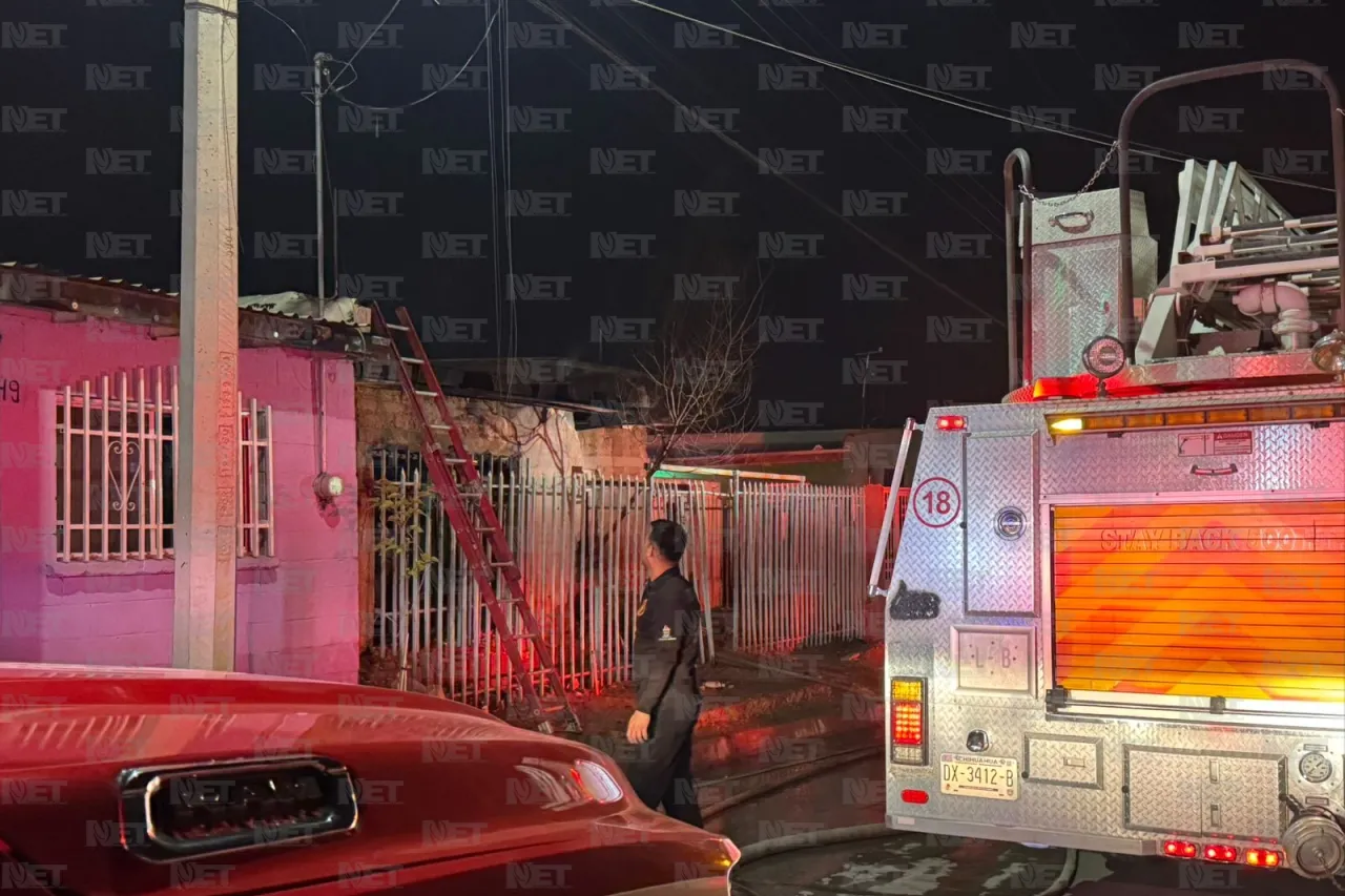 Evitan bomberos que incendio se extendiera a gasolinera