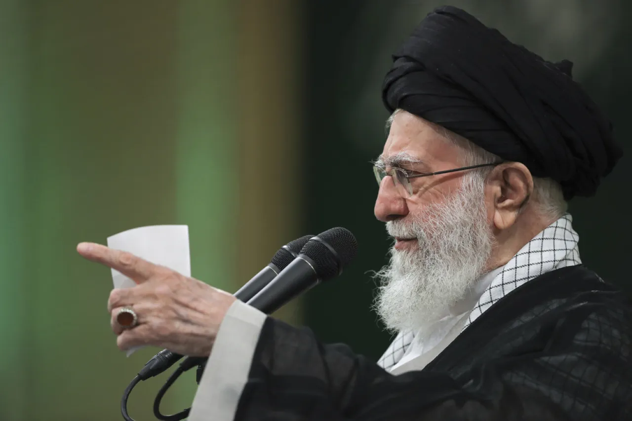 El líder supremo de Irán rechaza niega enriquecimiento de uranio