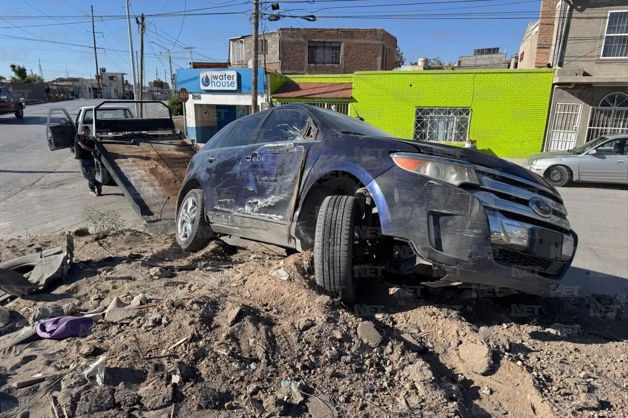 Conductora pierde el control y tira poste en la Carlos Amaya