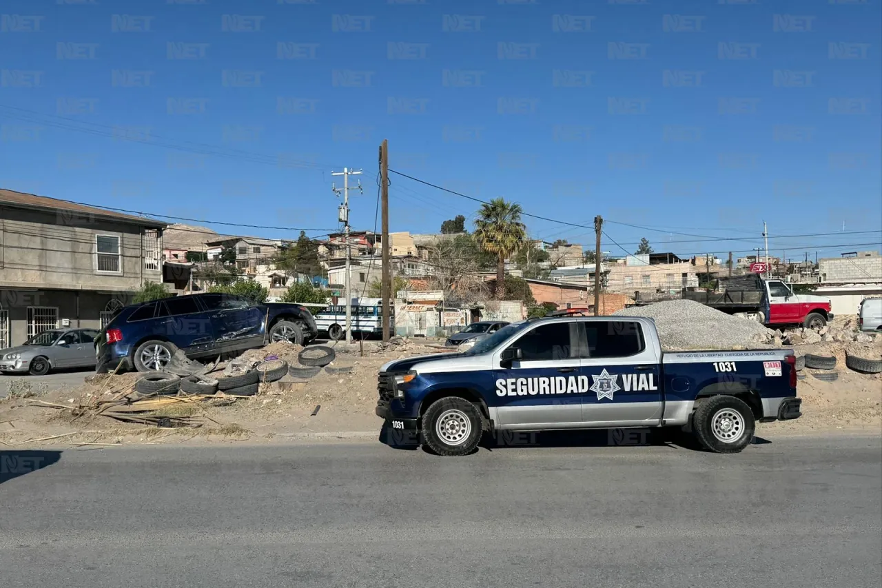 Conductora pierde el control y tira poste en la Carlos Amaya