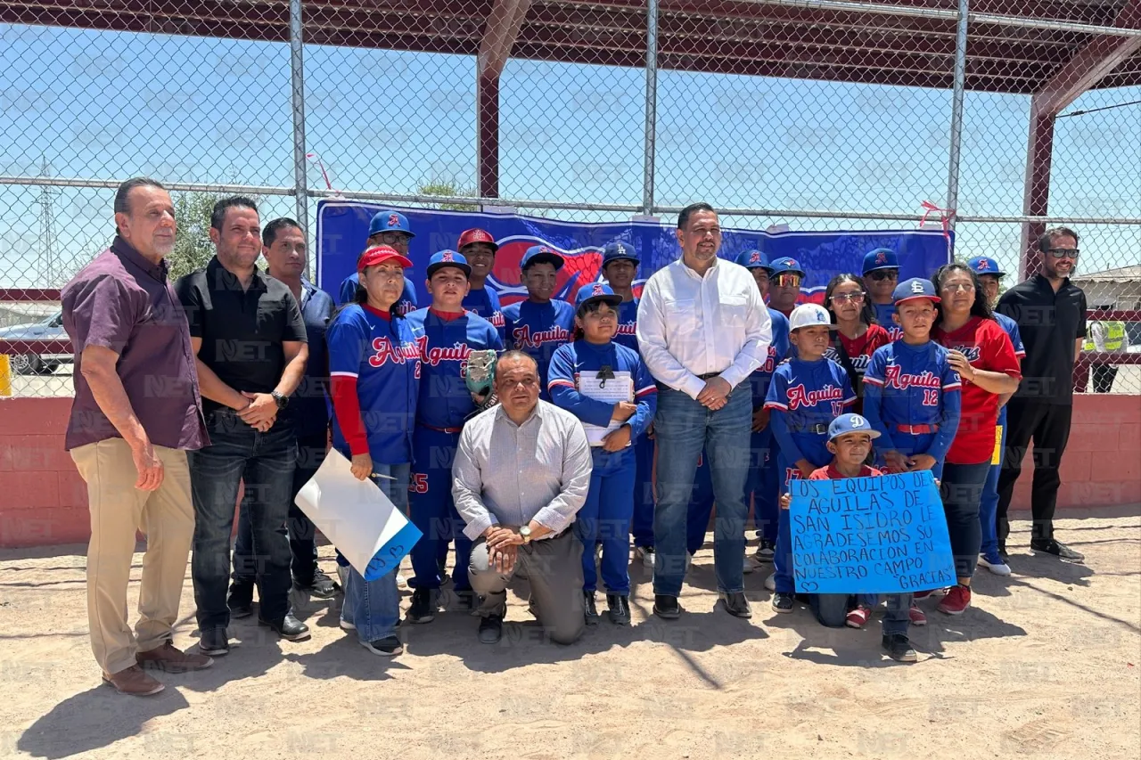 Entrega alcalde campo de beisbol en San Isidro