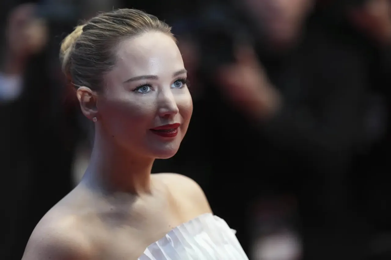Jennifer Lawrence genera rumores sobre los Oscar en Cannes por 'Die, My Love'