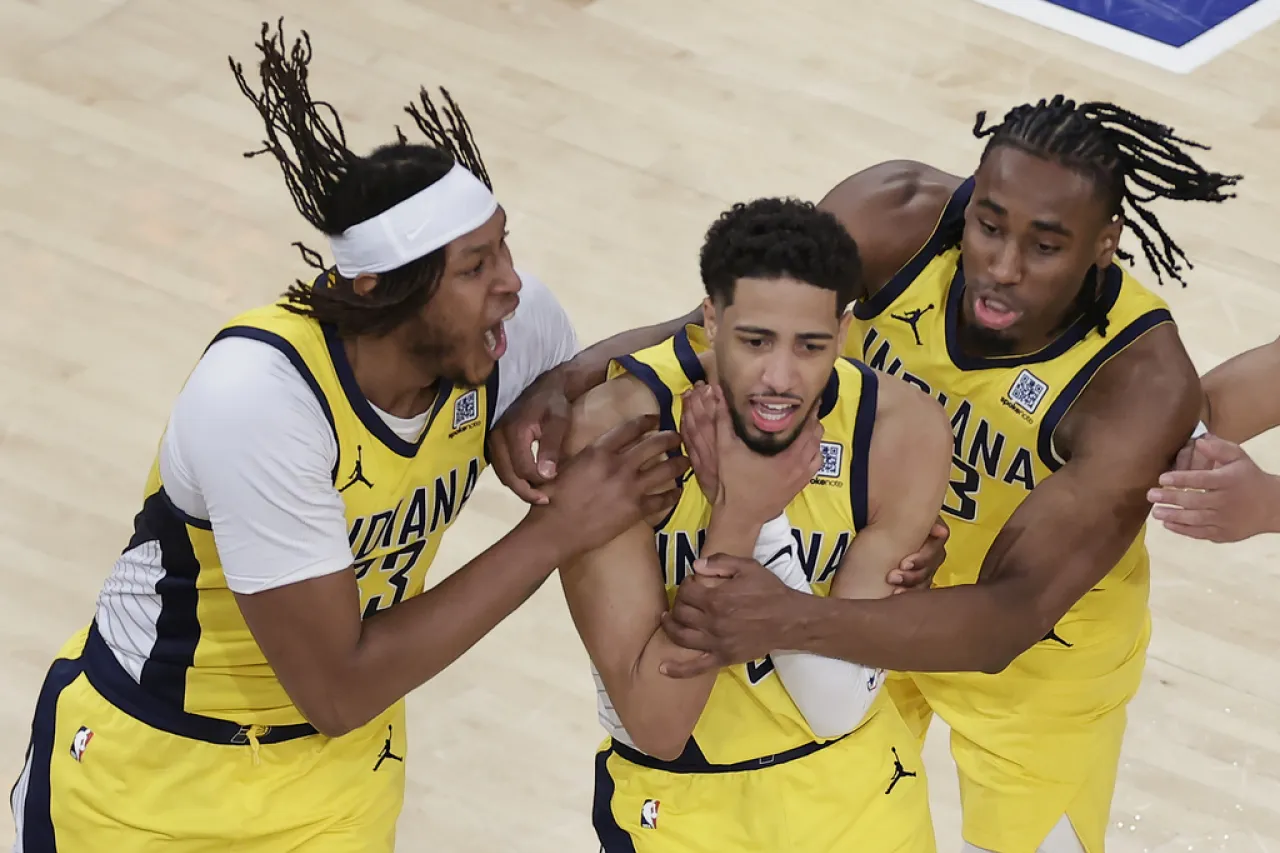 Pacers vencen a Knicks en tiempo extra en el primero de las Finales del Este