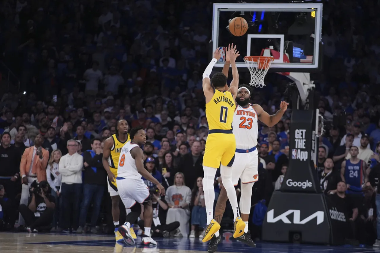 Pacers vencen a Knicks en tiempo extra en el primero de las Finales del Este
