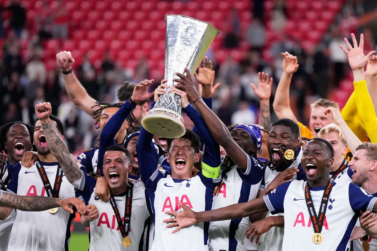 Despide Tottenham a Ange Postecoglou