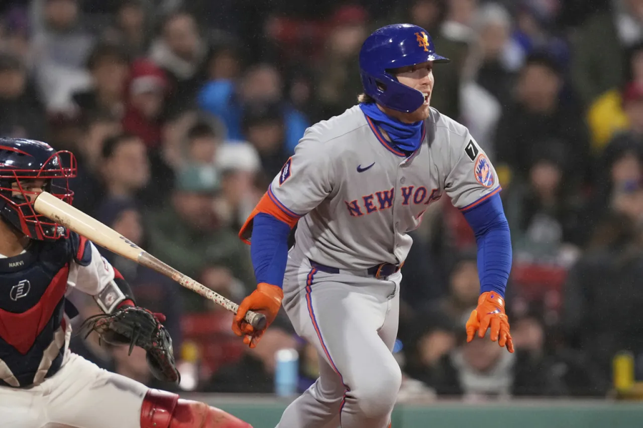 Mets vencen a Medias Rojas y evitan barrida