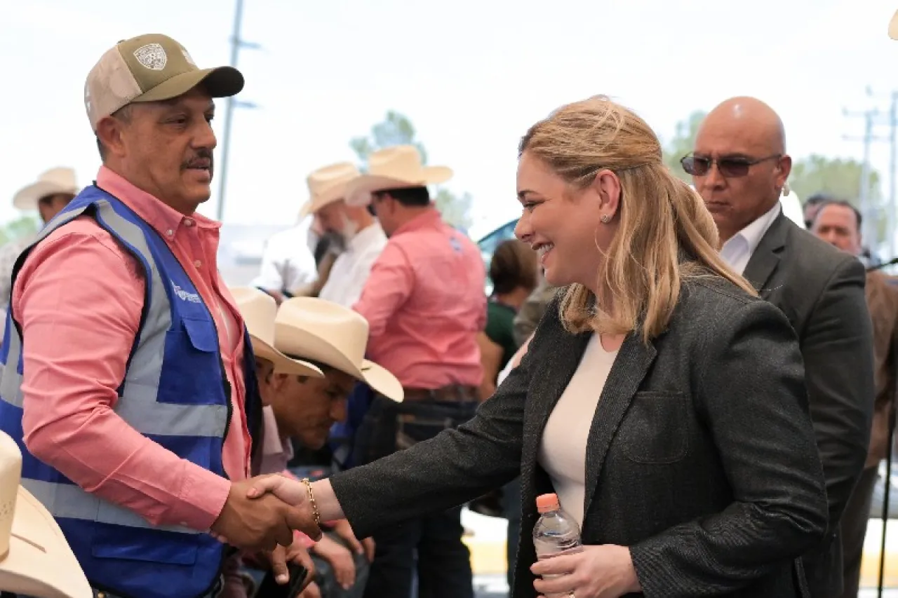 Entrega Maru Campos kits para prevenir diseminación del gusano barrenador