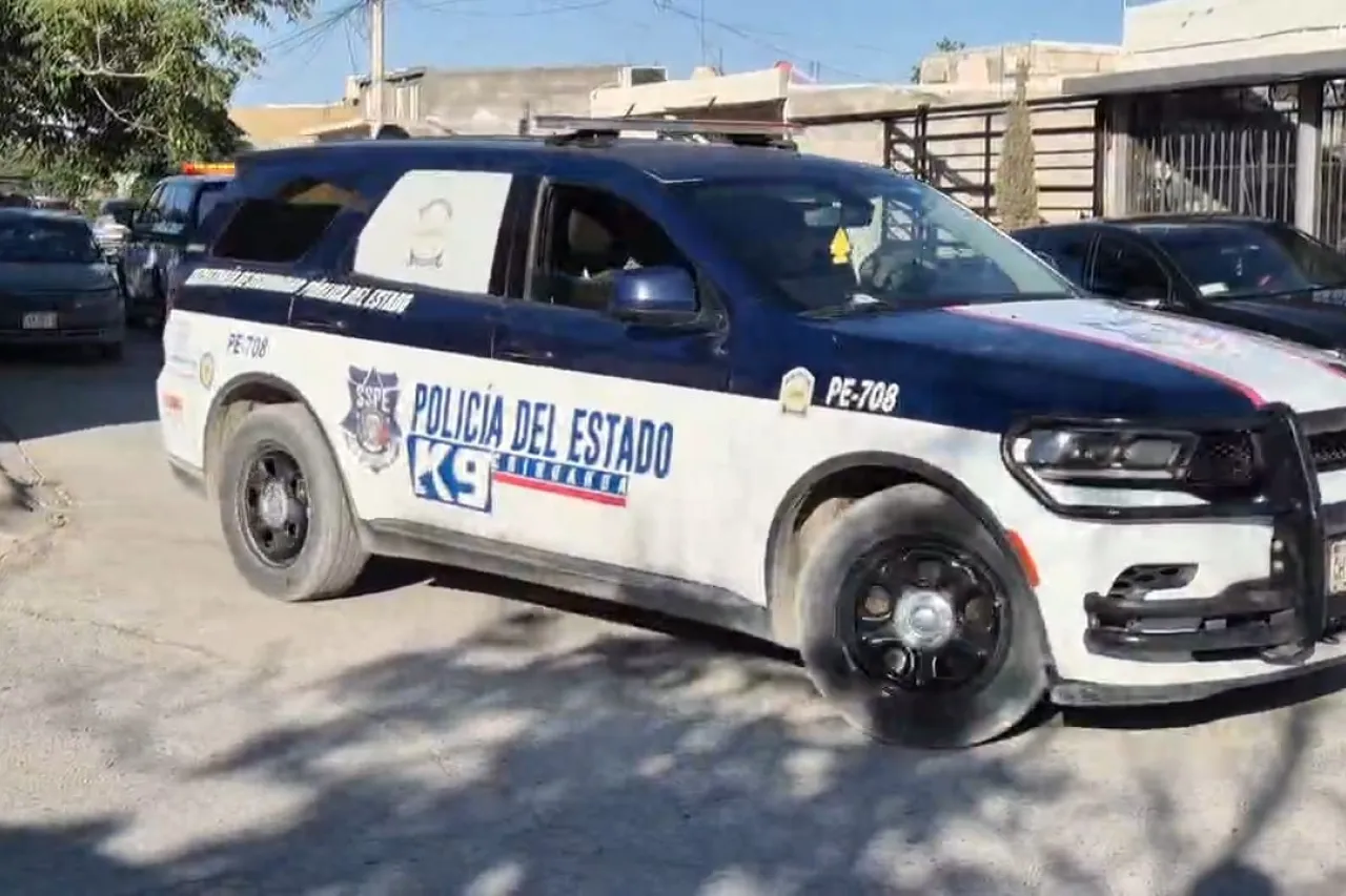 Agentes persiguen a sujetos en los techos de Juárez