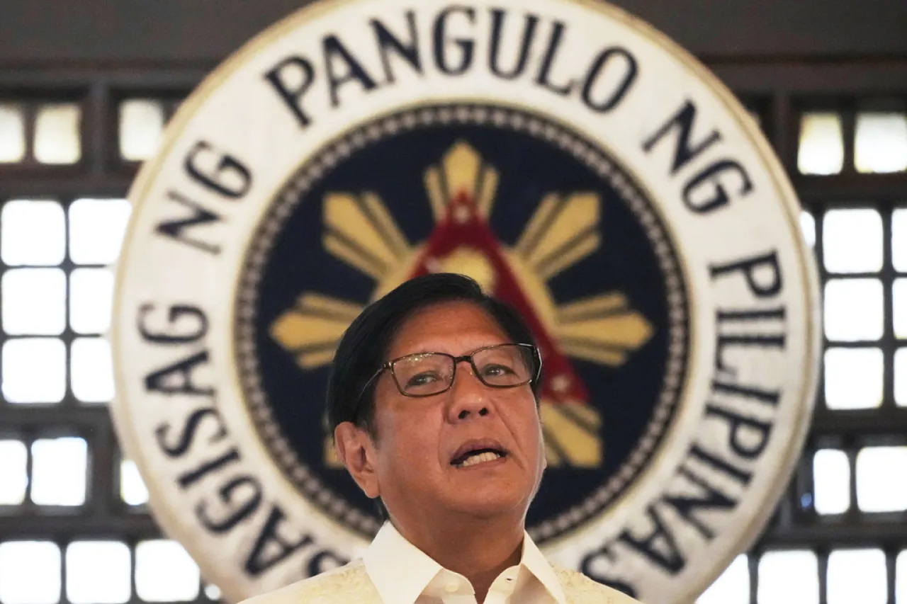 Presidente de Filipinas pide la renuncia de todos sus ministros