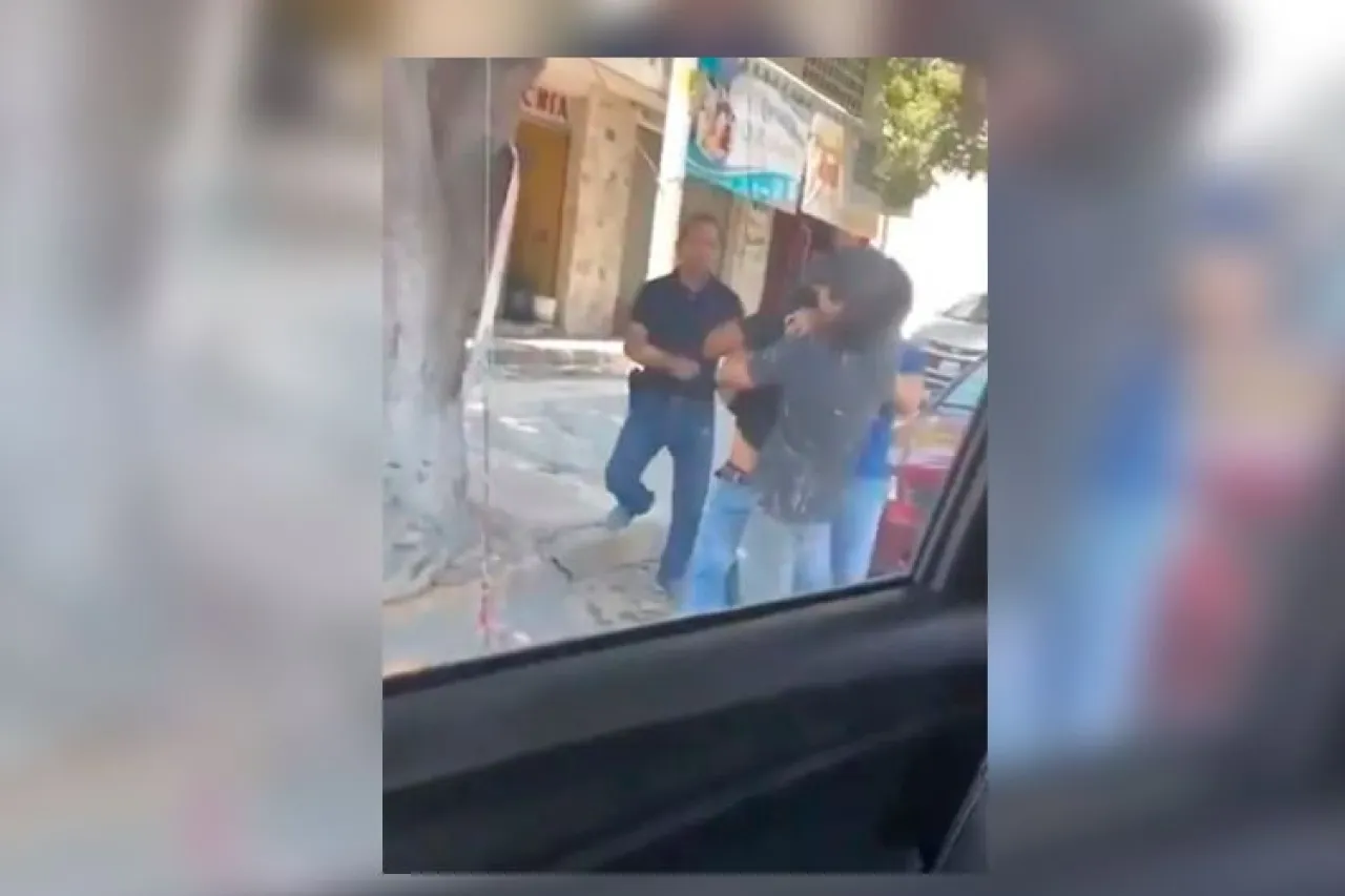Capturan a agresores de vendedor de fruta en Puebla
