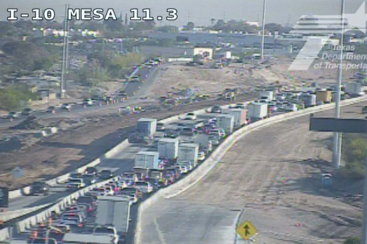 Choque vehicular causa cierre en la I-10 y N Mesa
