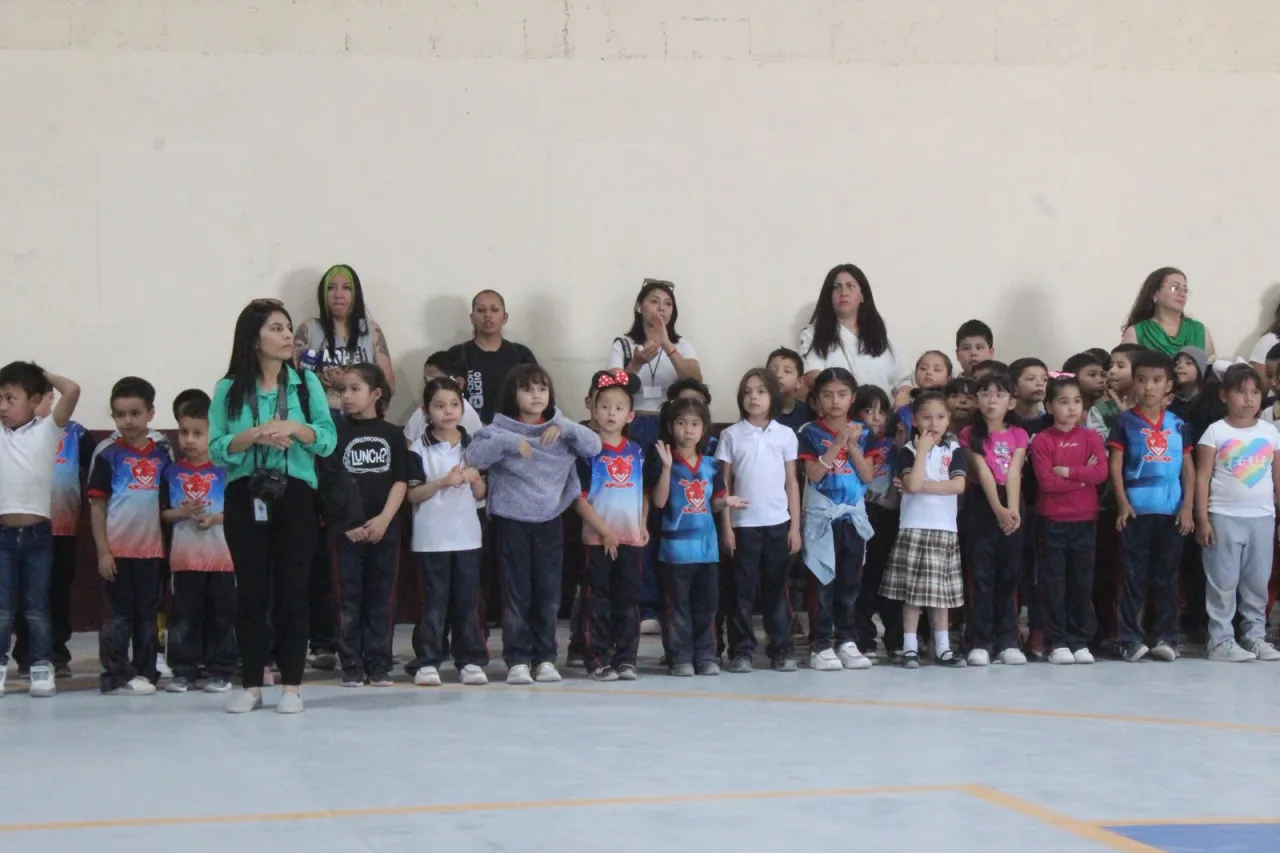 Rehabilitan gimnasio de escuela Francisco I. Madero