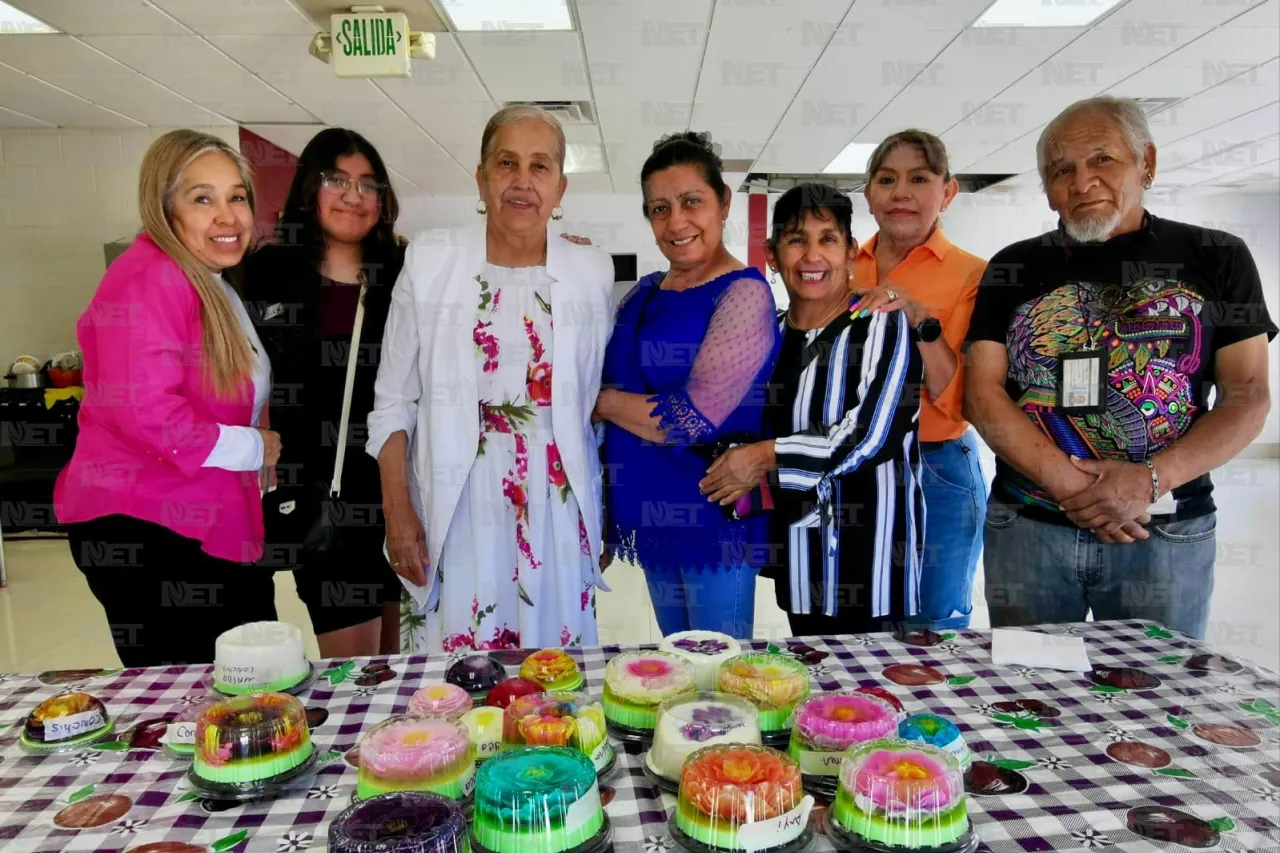 Adultos mayores concluyen taller de gelatinas artesanales y emprenden