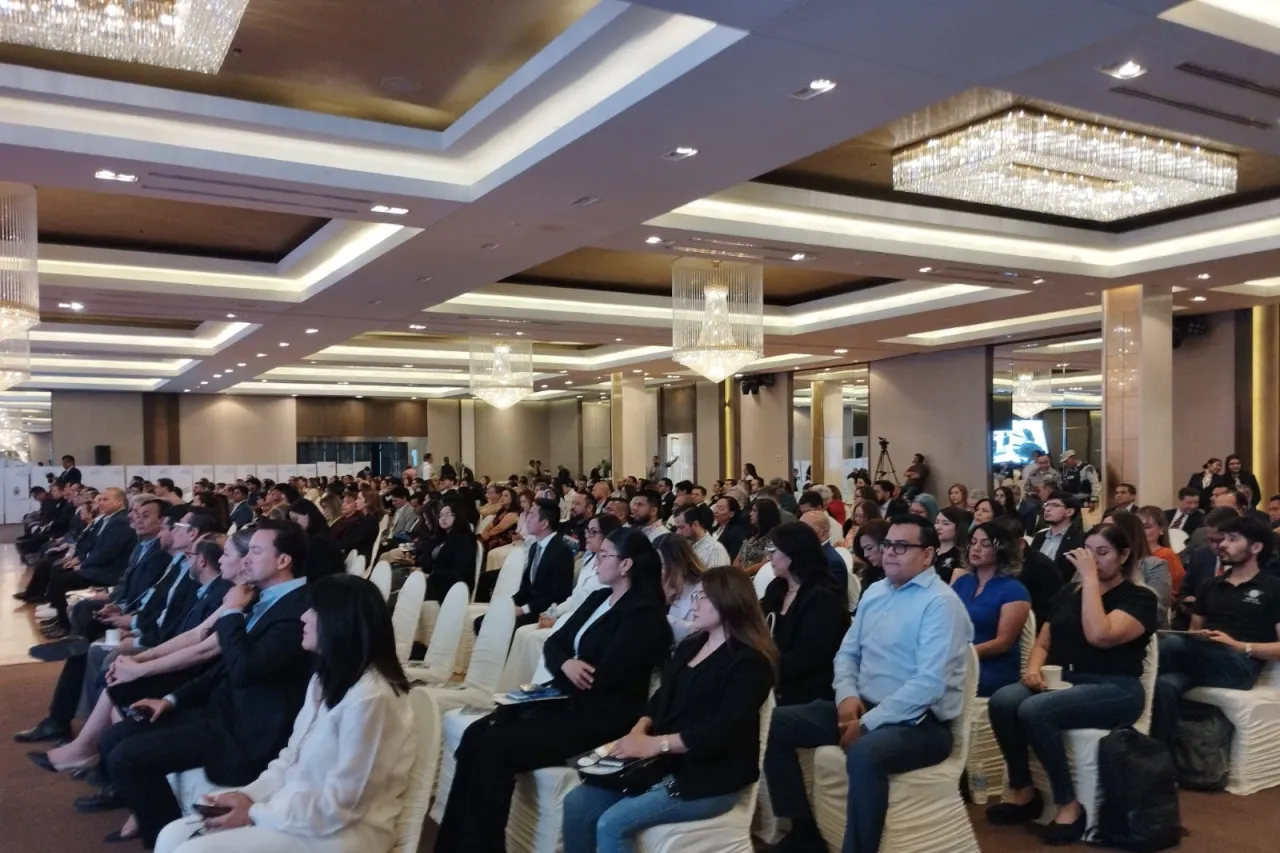 Llaman a adaptarse a los retos en Foro de Comercio Exterior