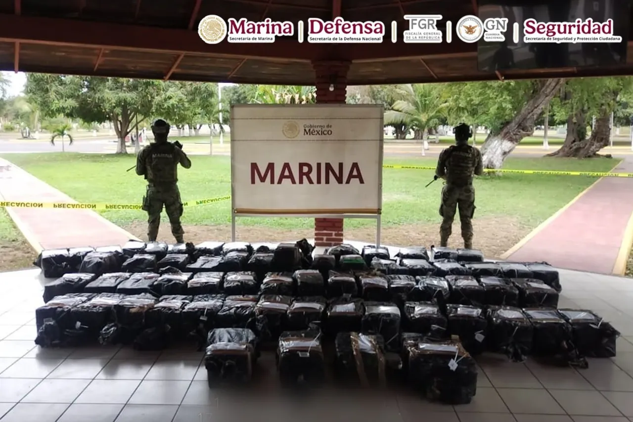 Asegura Marina 1.28 toneladas de cocaína en las costas de Michoacán
