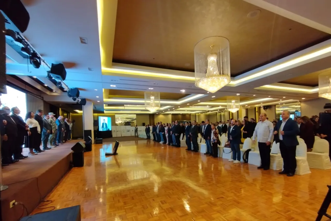 Llaman a adaptarse a los retos en Foro de Comercio Exterior