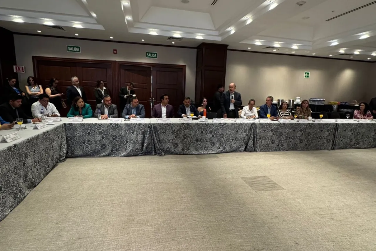 Participa alcalde en reunión de Aalmac en CDMX