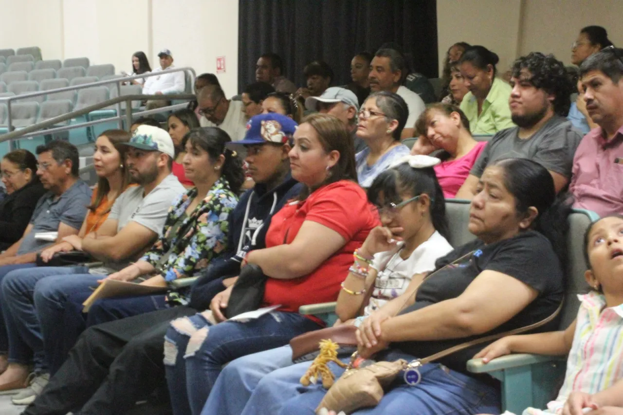 Dan certeza jurídica sobre su vivienda a 415 familias