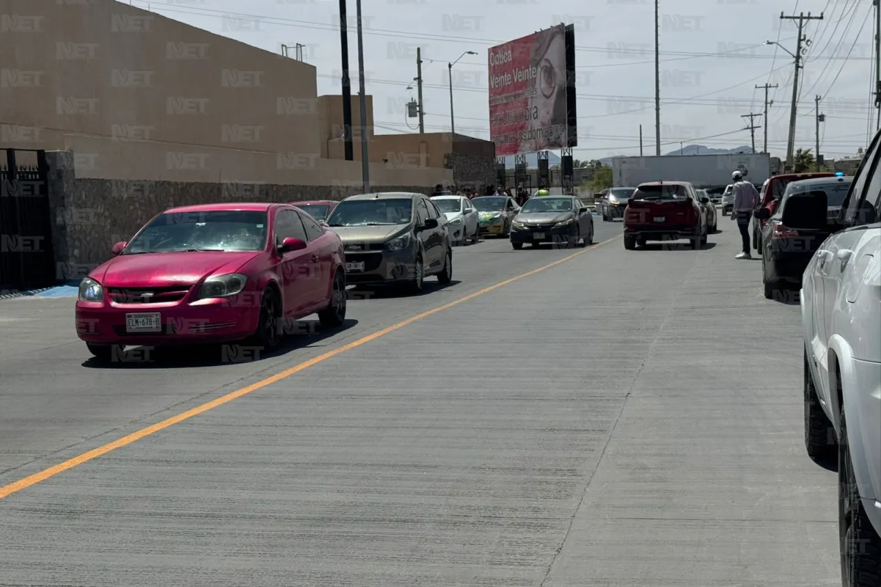 Entrega alcalde pavimentación de la calle Camino San Carlos