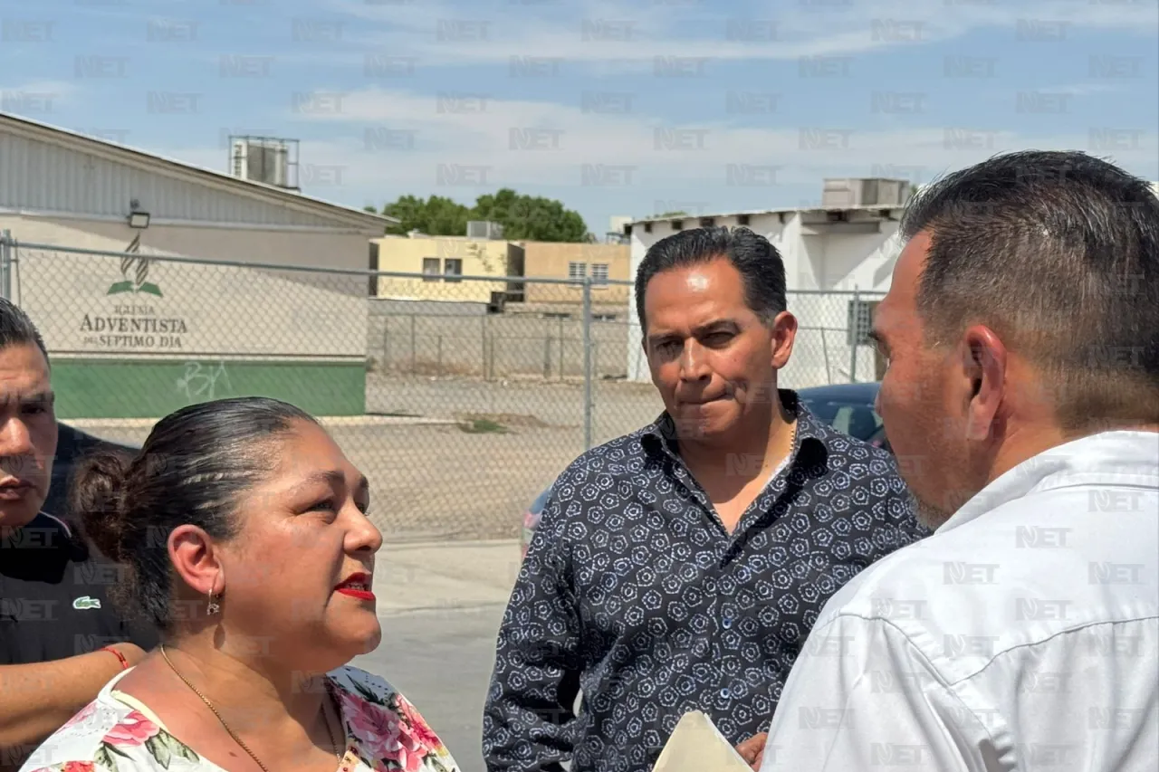 Entrega alcalde pavimentación de la calle Camino San Carlos