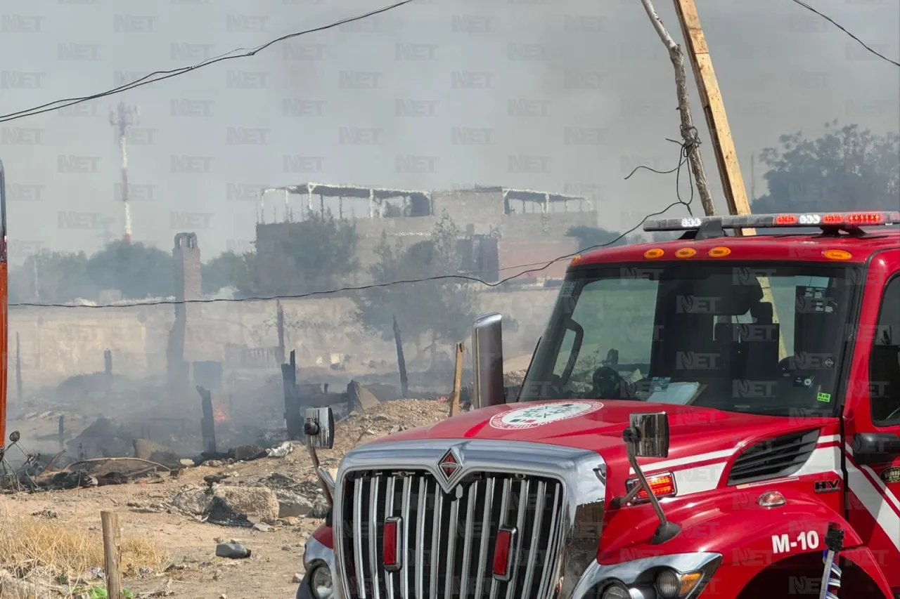Arden casas de palets en asentamiento irregular