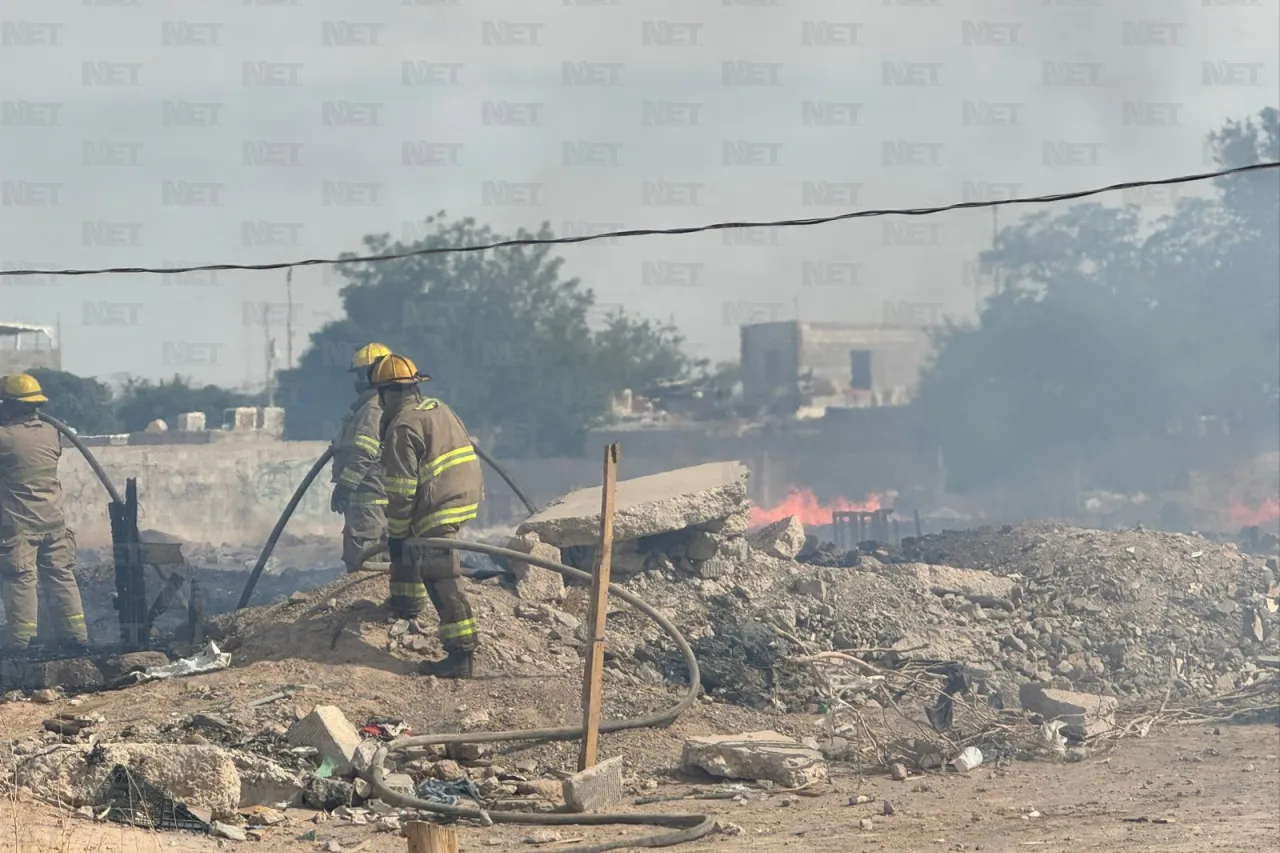 Arden casas de palets en asentamiento irregular