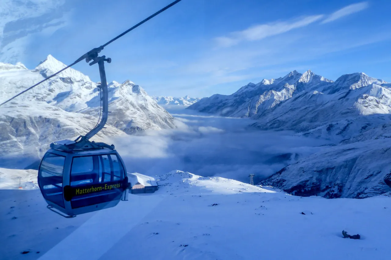 Hallan cuerpos de cinco esquiadores en un glaciar suizo cerca de Zermatt