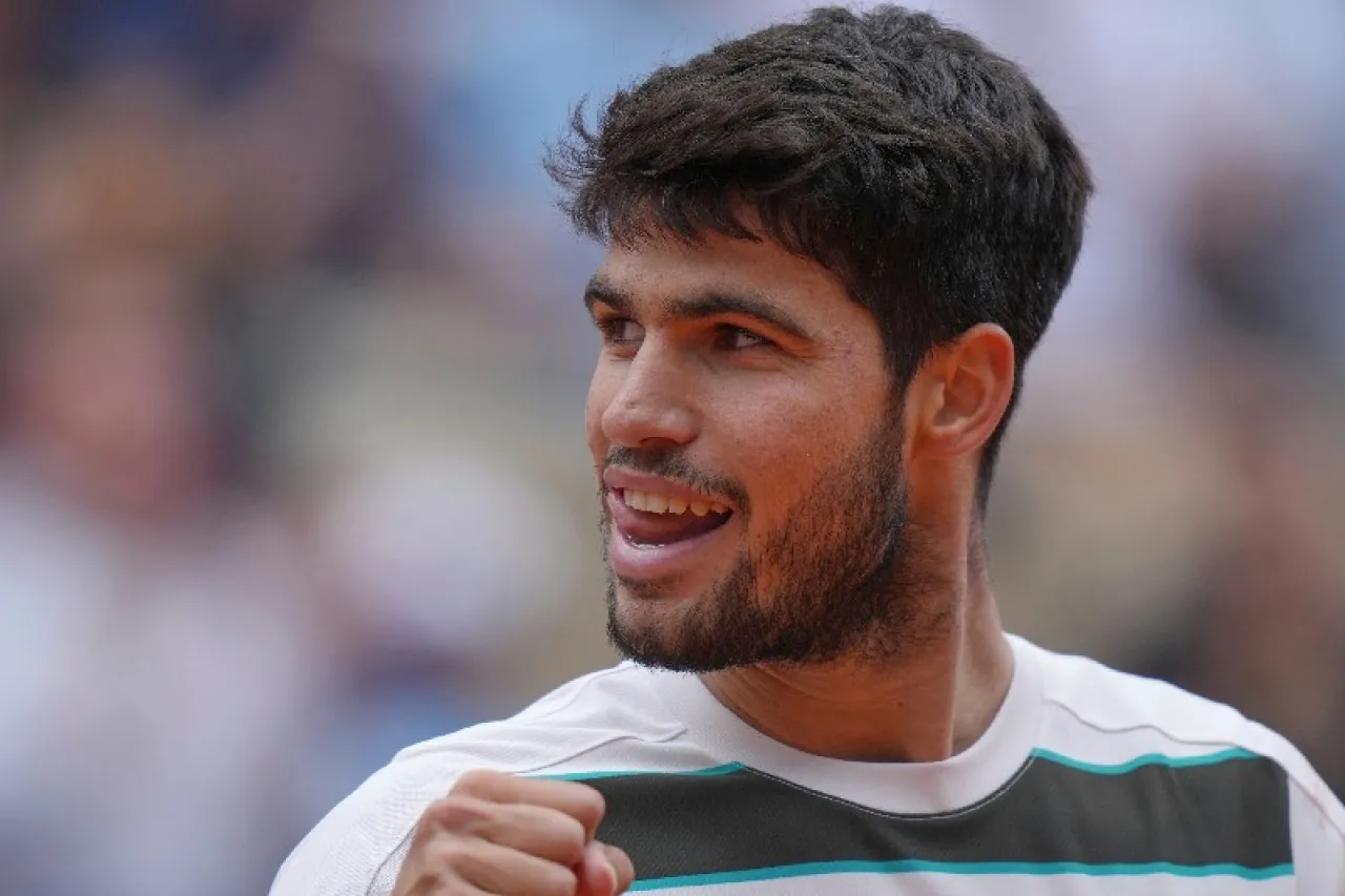 Carlos Alcaraz e Iga Swiatek arrancan con buen pie paso por Roland Garros