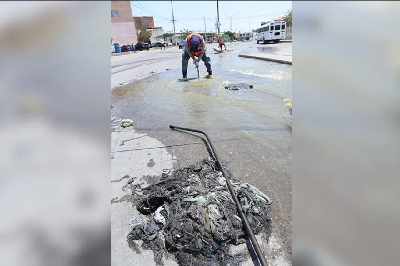 Realiza la JMAS trabajos de desazolve en bulevar Zaragoza y Toronja Roja