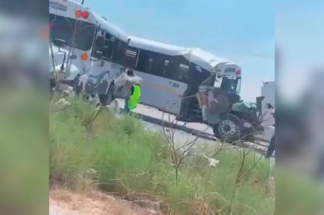 Choque de camiones estrangula tráfico en el bulevar Independencia
