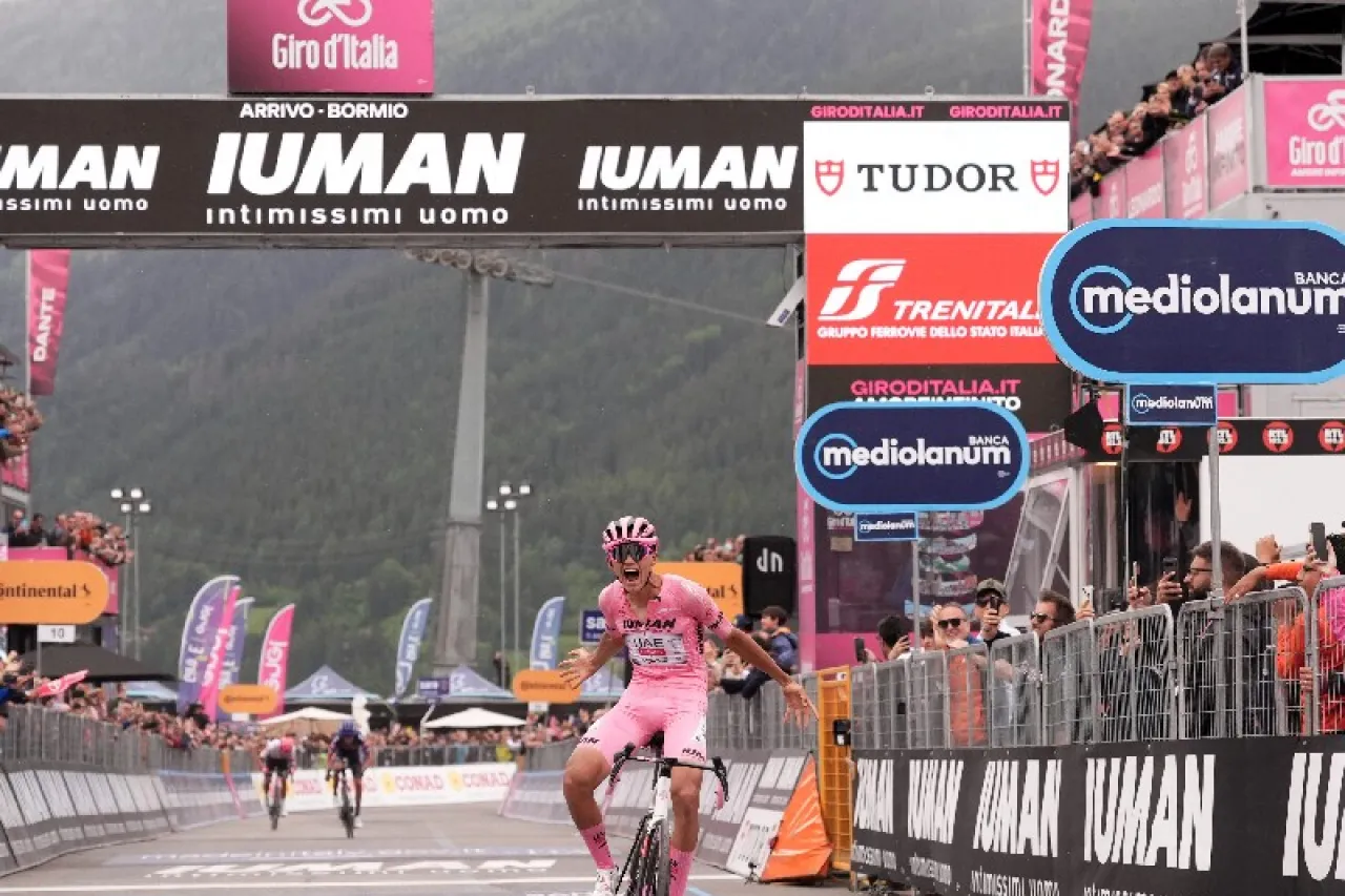 Más líder que nunca: Gana Isaac del Toro 17ma etapa en el Giro D'Italia