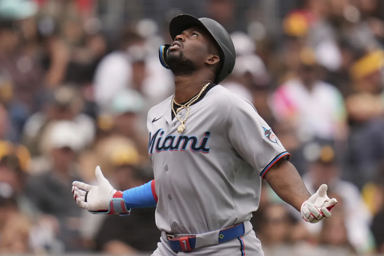 Se imponen Marlins a Padres
