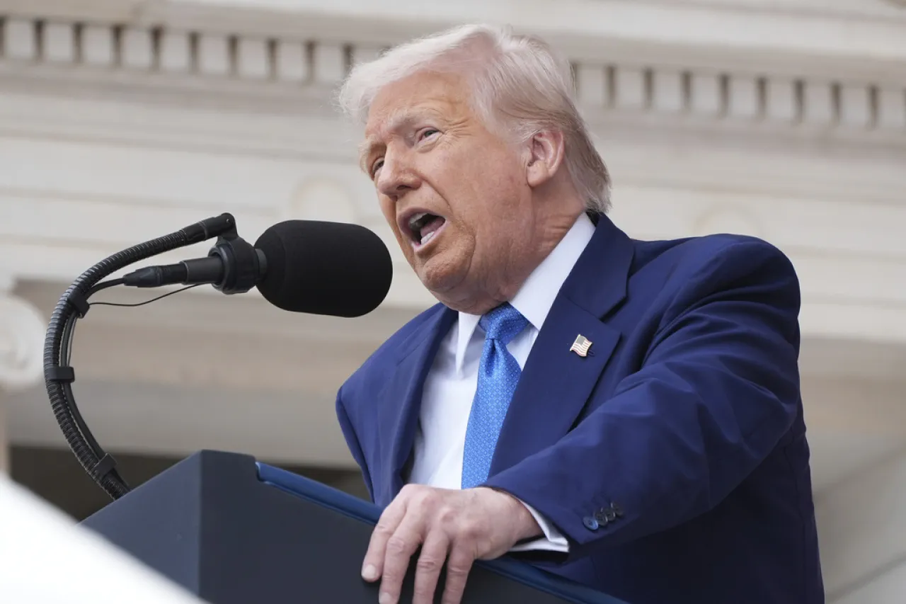 Prohíbe Trump entrada a EU a ciudadanos de 12 países