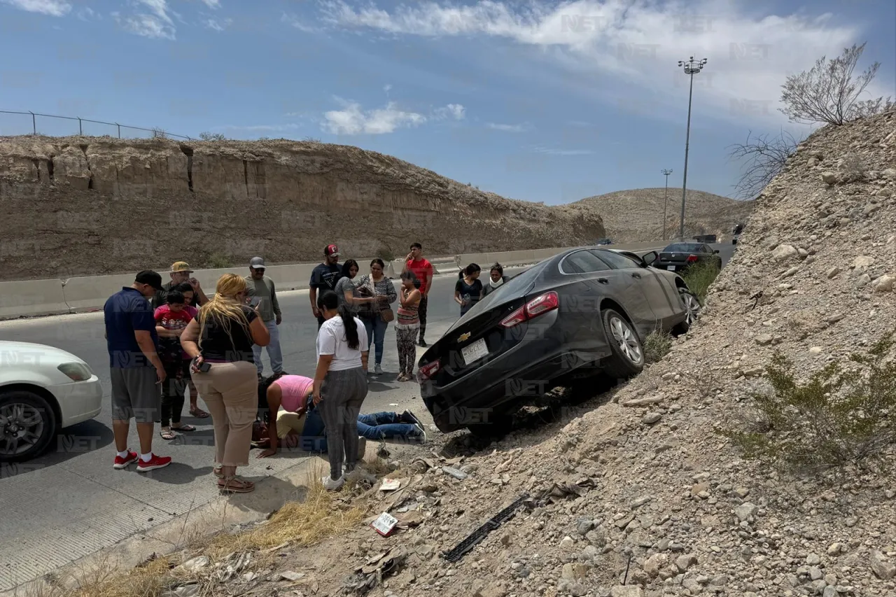 Conductor resulta lesionado tras chocar contra muro del Camino Real