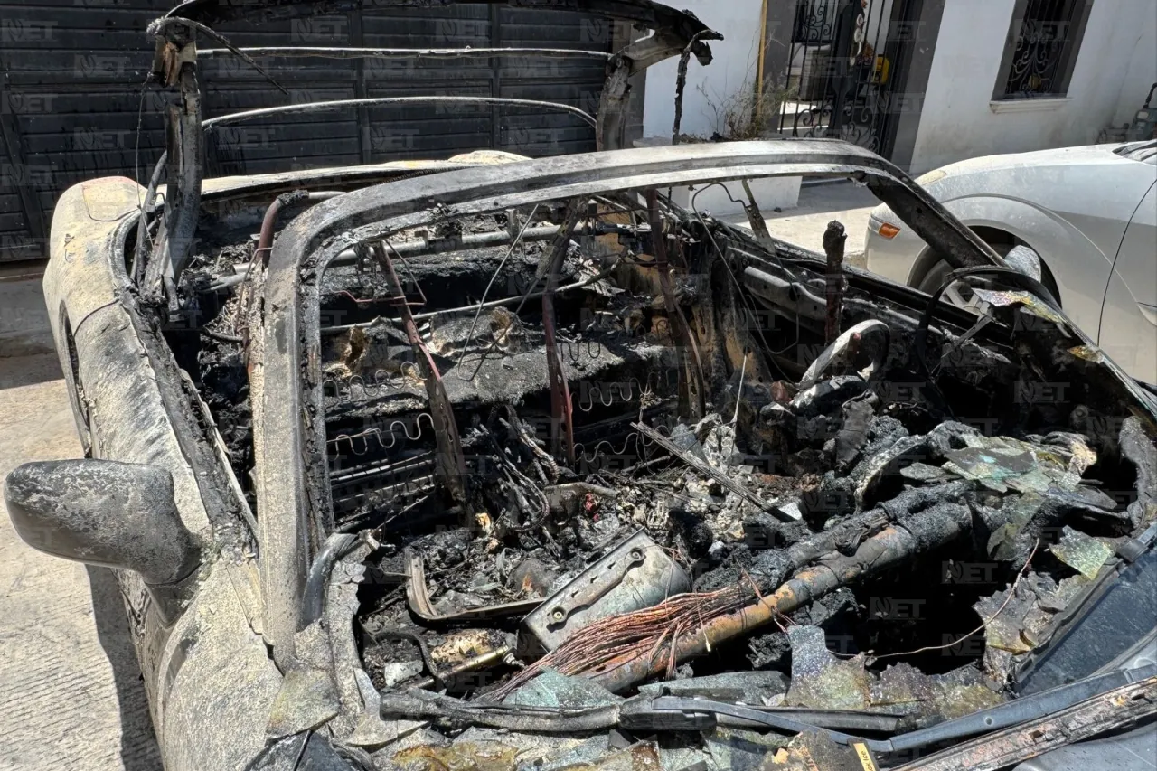 Juárez: Vecinos escuchan estallido, salen de sus casas y hallan auto incendiado