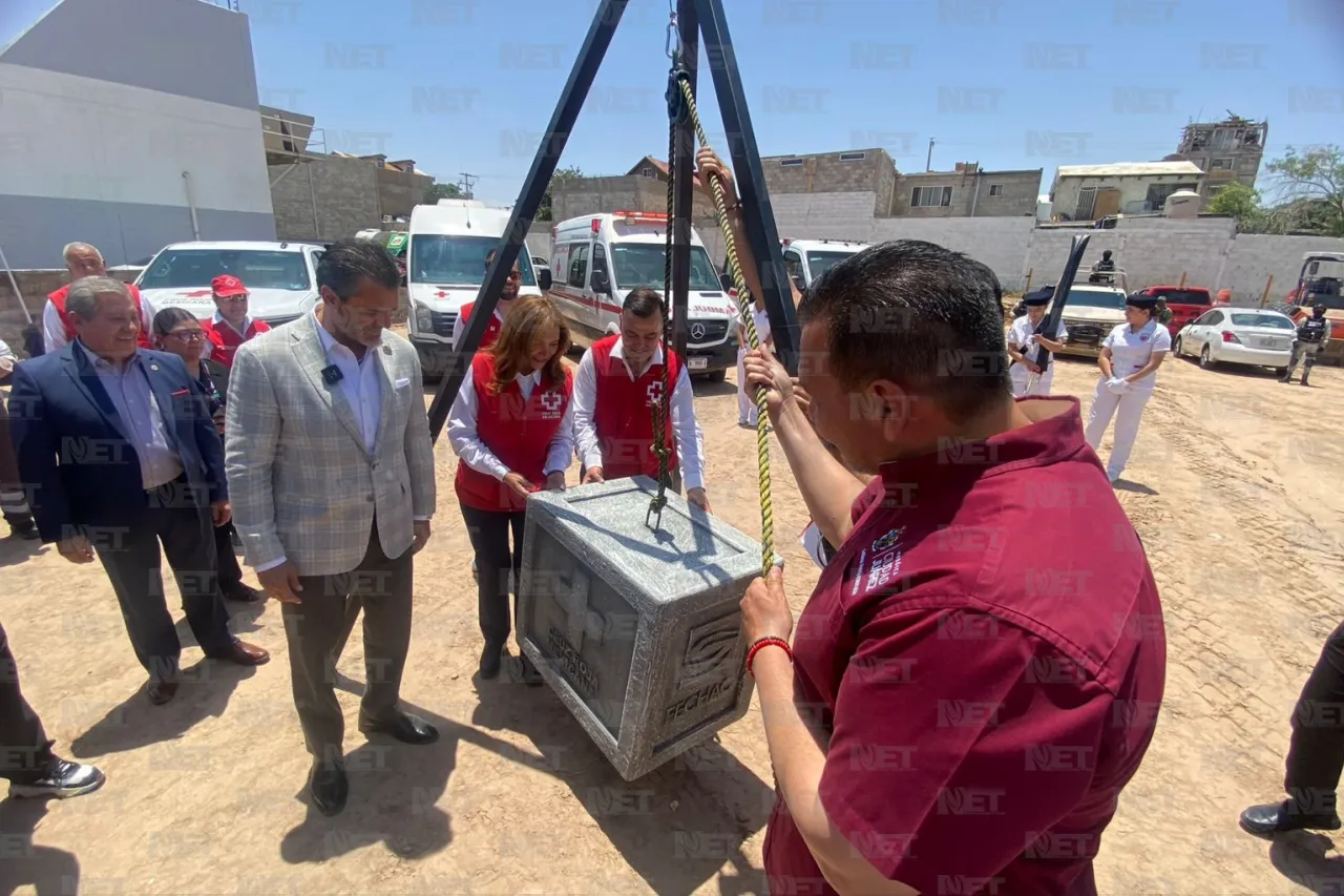 Colocan primera piedra de nueva Cruz Roja en Salvárcar
