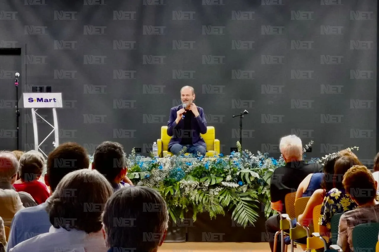 Presenta Juan Villoro libro 'No Soy Un Robot'