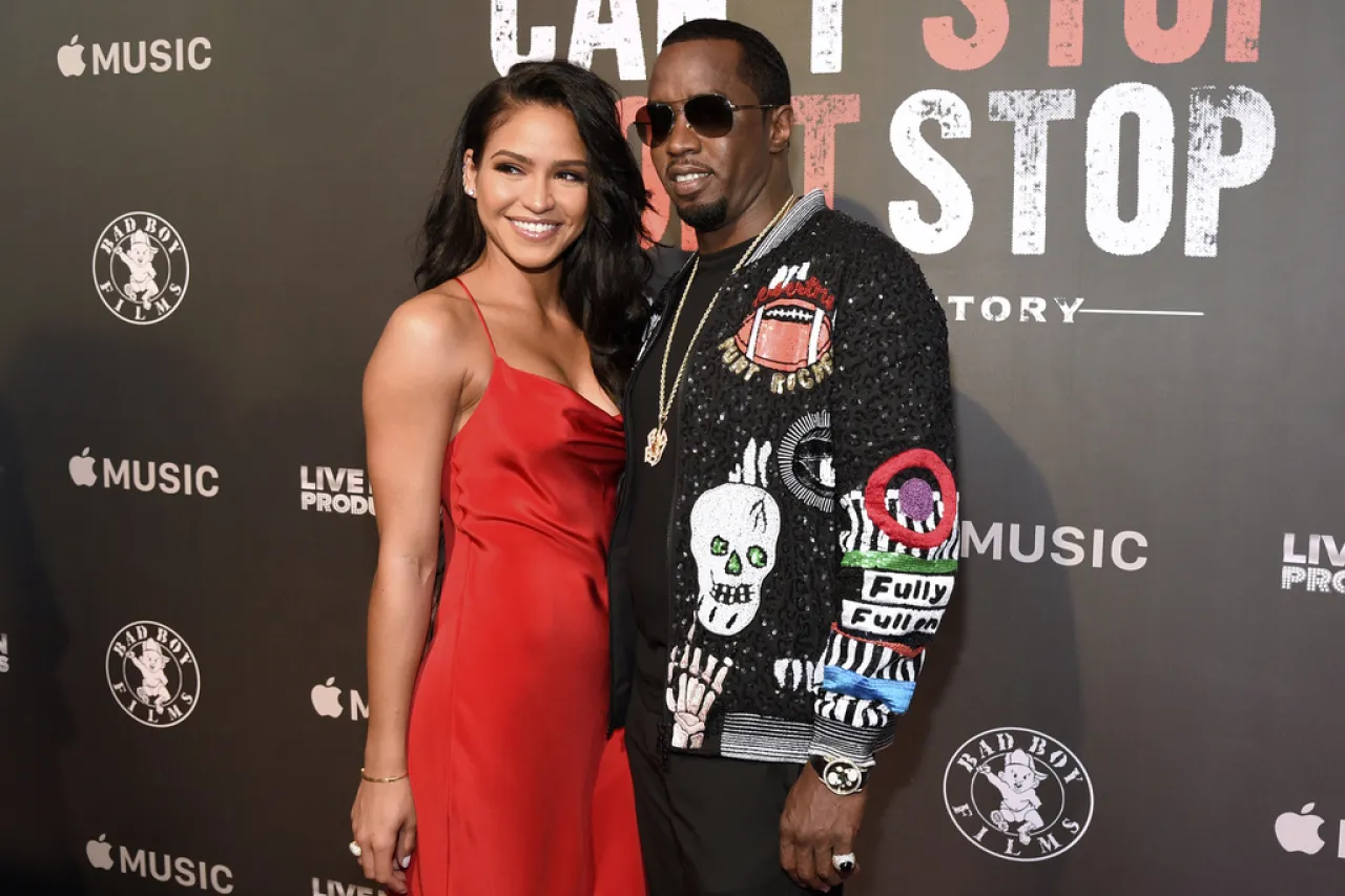 Exasistente de Sean 'Diddy' Combs testifica que el magnate la agredió