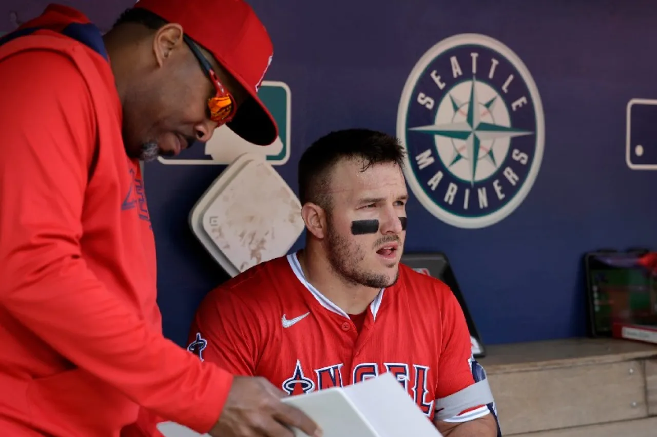 Angelinos: Los Angeles activa a Mike Trout tras dolencia de rodilla