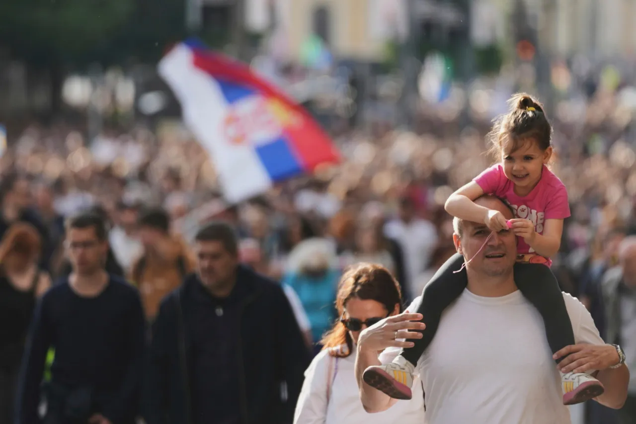 Marchan en Serbia para exigir elecciones anticipadas tras meses de protestas