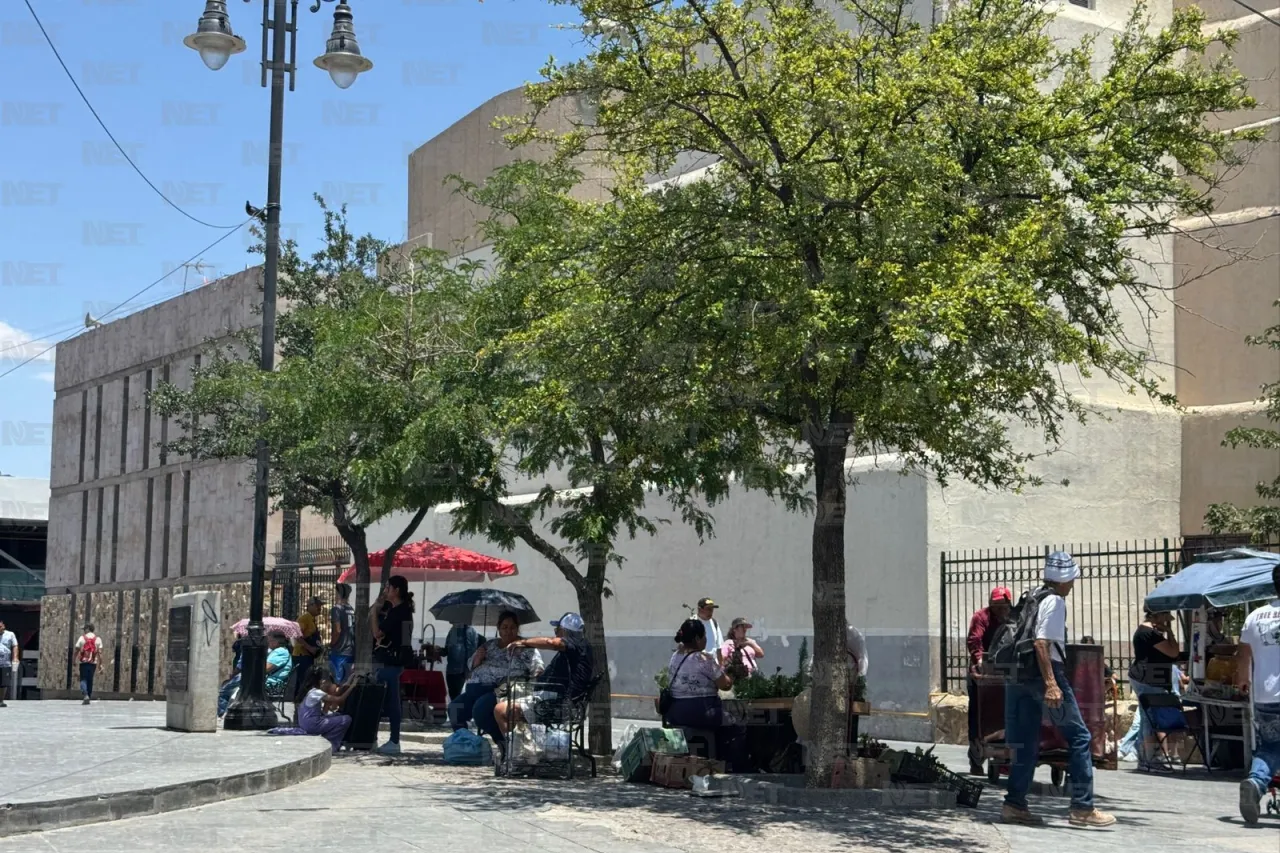 Sombrillas, gorros y aguas frescas: así enfrenta Juárez el calor