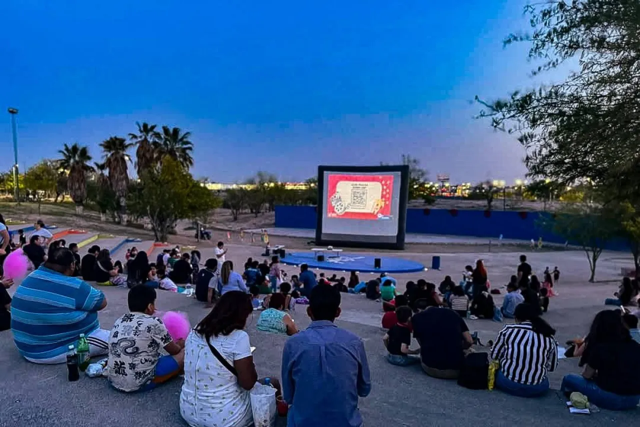Hoy proyectarán Minecraft en el Parque Central