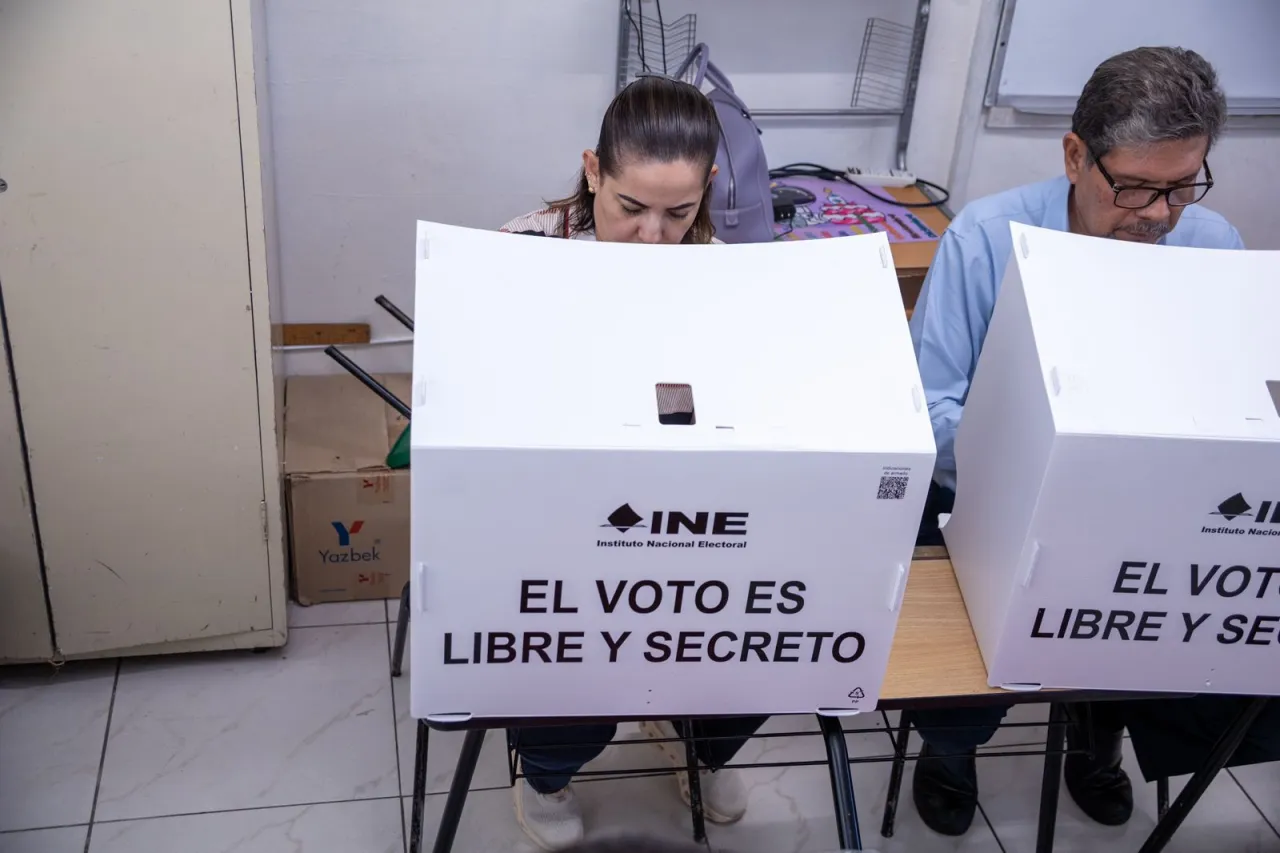 Acude presidenta del Poder Judicial a emitir su voto