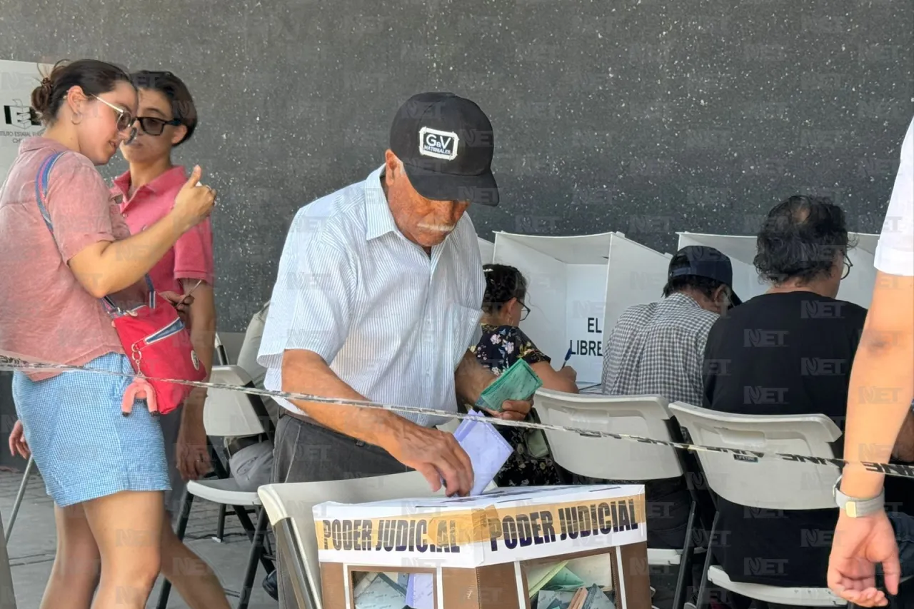 Esperan hasta dos horas para votar en el aeropuerto de Juárez